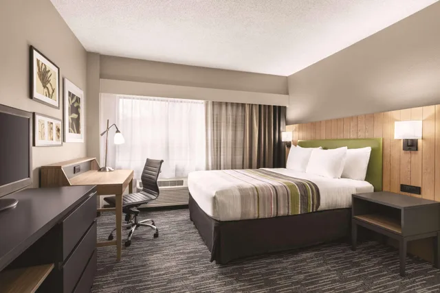 Studio, King Bed, Country Inn & Suites by Radisson, Williamsburg East (Busch Gardens), VA 1/2