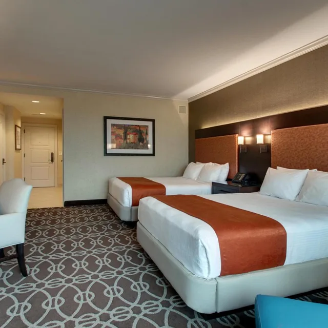 غرفة ديلوكس بسرير كوين، Argosy Casino Hotel And Spa 2/4