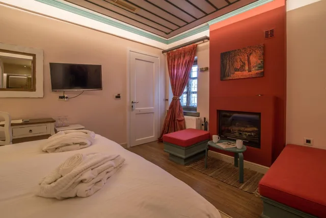 Deluxe, Double Bed, Pirrion Hotel 1/8