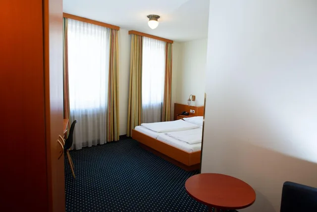 غرفة بسرير كينج، Suite Hotel 900 M Zur Oper 8/10
