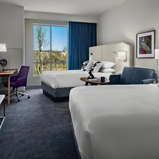 غرفة بريميوم بسرير كوين بإطلالة على المدينة بحوض استحمام لذوي الإعاقة، Crowne Plaza North Augusta 1/3