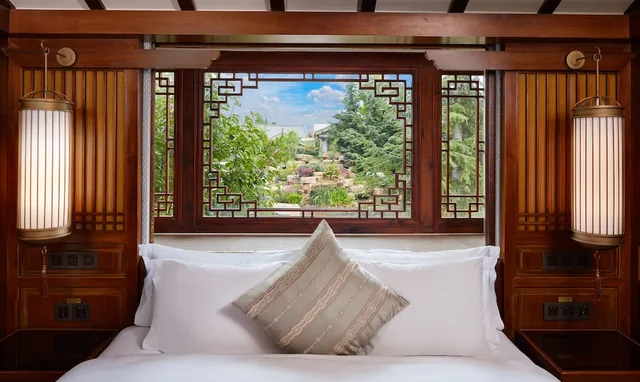 غرفة بريميوم بسرير كينج، INTERCONTINENTAL LIJIANG ANCIENT TOWN RESORT 4/6