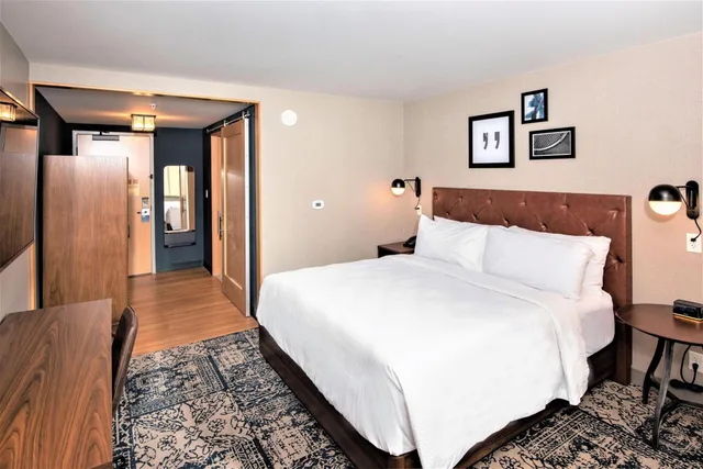 غرفة بسرير كينج بحوض استحمام لذوي الإعاقة، Four Points by Sheraton Albany 2/10