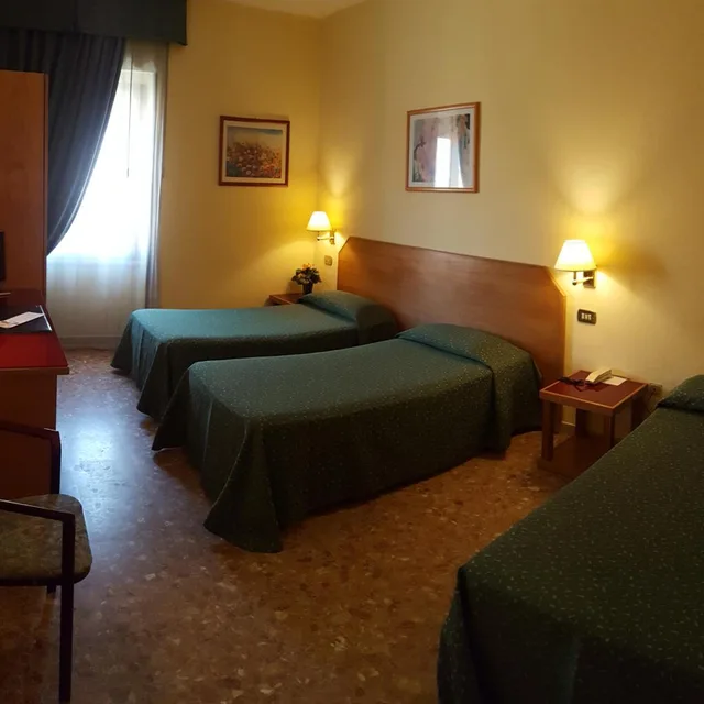 غرفة ثلاثية، Nuovo Albergo 3/10