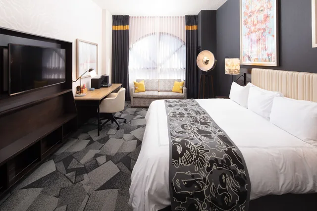 Premier, King Bed, Sofa, High Floor, Saint Kate the Arts Hotel 1/3