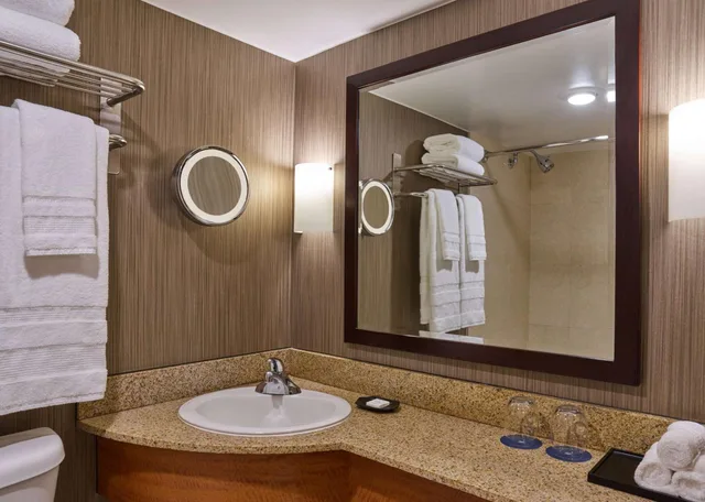 جناح ركني بسرير كوين، Courtland Grand Hotel, Trademark Collection by Wyndham 6/8