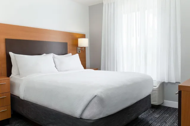 جناح لذوي الإعاقة، TownePlace Suites by Marriott Erie 1/2
