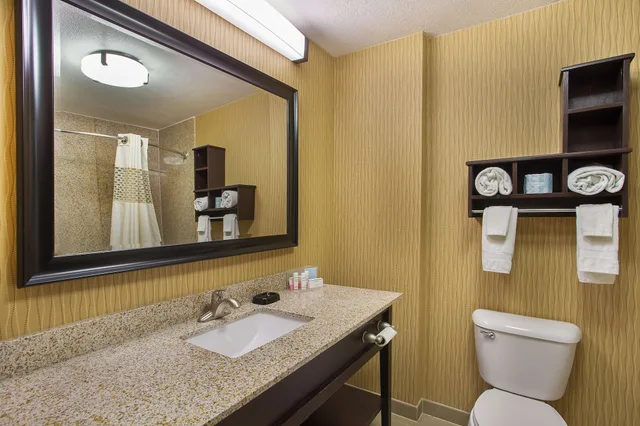 جناح بسرير كينج بمطبخ صغير، Hampton Inn Dry Ridge 5/8