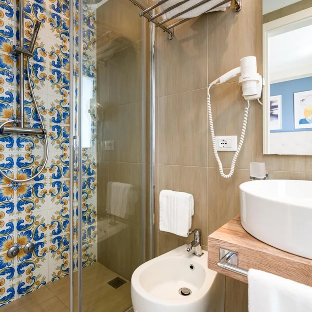 Room, Double or Twin Bed, Lateral Side Sea View، Hotel Rivage Taormina 7/10