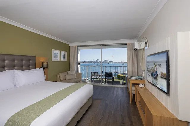 Water View King Room + Entry to 4 Theme Parks، SEA WORLD RESORT 1/5