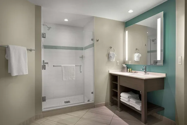 جناح بسرير كينج بغرفة نوم واحدة مع أريكة لذوي الإعاقة، Hilton Grand Vacations Club Ocean 22 Myrtle Beach 3/3