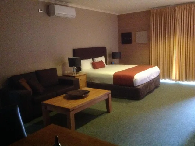 غرفة سوبيريور بسرير كينج، Quality Inn Colonial 1/3