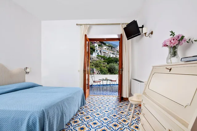 غرفة ثلاثية بإطلالة على المدينة، Hotel Vittoria Positano 1/5