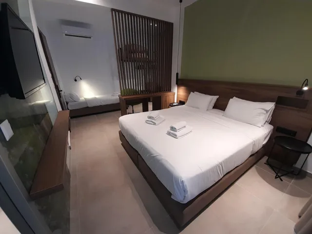 جناح جونيور، Astron Hotel 5/8