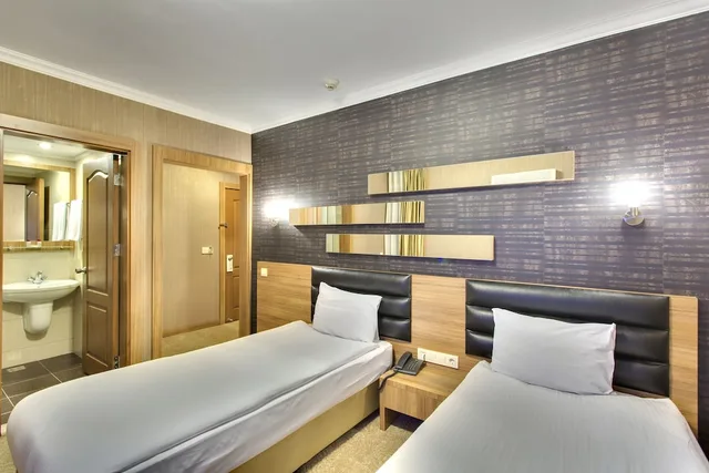 غرفة قياسية بسريرين منفصلين، ANTROYAL HOTEL 1/5