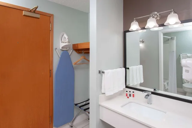 غرفة بسريرين كوين، Baymont By Wyndham Grand Haven 3/3