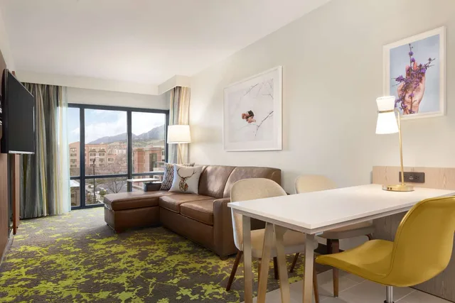 جناح بسريرين كوين بإطلالة على الجبل، Embassy Suites By Hilton Boulder 2/3