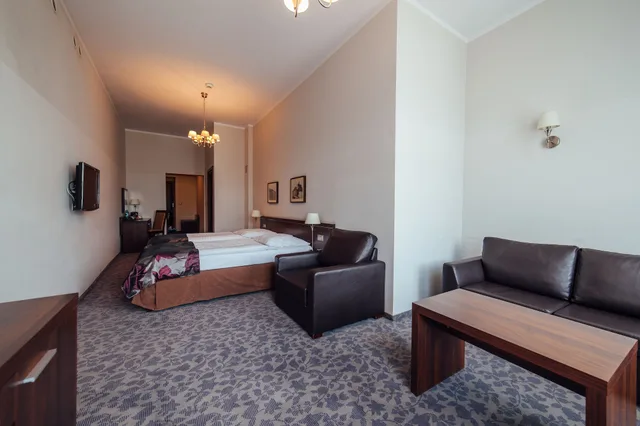 غرفة سوبيريور ثلاثية بسرير مزدوج مع أريكة، Rezydent Hotel 9/10