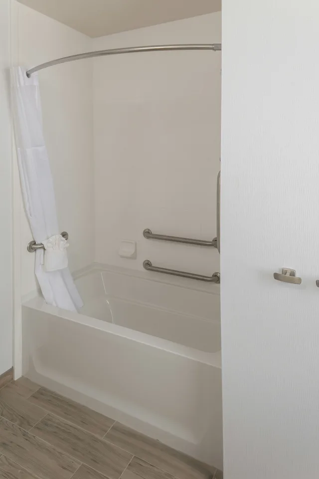 غرفة بسريرين كوين لذوي الإعاقة، Hampton Inn Suites Asheville Biltmore Village 7/7