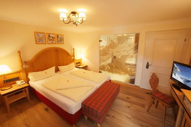 غرفة سوبيريور بإطلالة على الجبل بشرفة مفردة بسرير كينج، Hotel Sonnblick 1/5