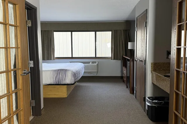 جناح ديلوكس بسرير كينج، AmericInn by Wyndham Sioux Falls 2/2