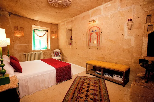جناح بسرير كوين، Hezen Cave Hotel 5/10