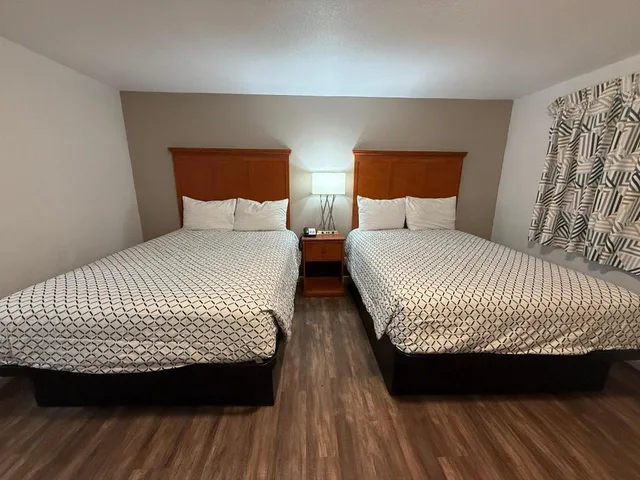 Suite, 2 Double Beds, Kitchenette, Budget Inn Bend by OYO 2/6
