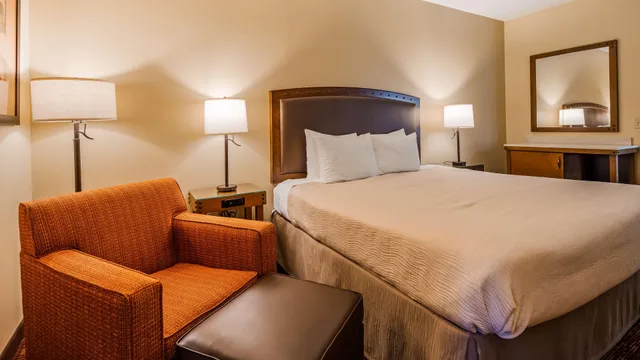 Room, King Bed, Pet Friendly, Accessible, Best Western Plus Inn Of Williams 3/4