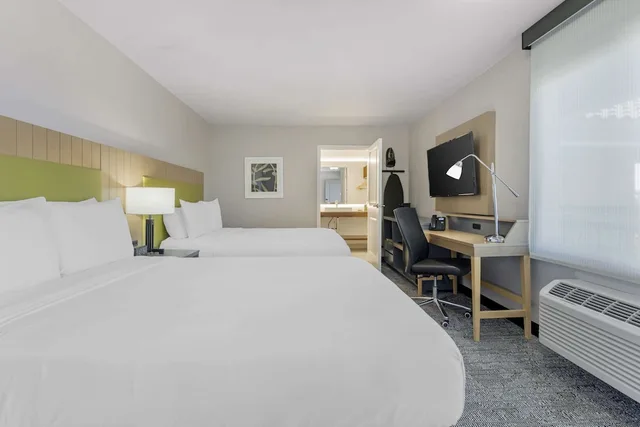 Room, 2 Queen Beds, Country Inn & Suites by Radisson, Vallejo Napa Valley, CA 1/9