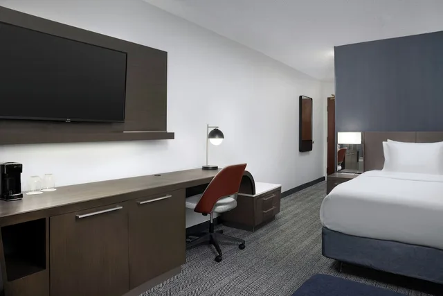 غرفة بسرير كينج لذوي الإعاقة، Courtyard By Marriott Lakeland 3/5