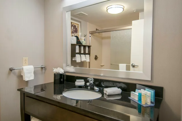 Room, King Bed, Sofa, Hampton Inn Hernando Ms 7/10
