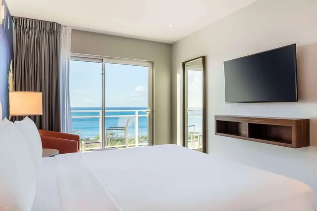 1 Bedroom, Grand, Suite, King Bed, Ocean Front، Embassy Suites by Hilton Aruba Resort 1/5