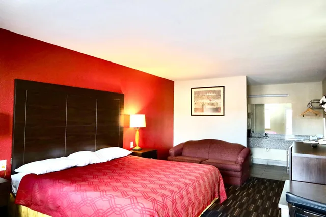 غرفة بسرير كينج للمدخنين لذوي الإعاقة، Rodeway Inn Pauls Valley 3/4