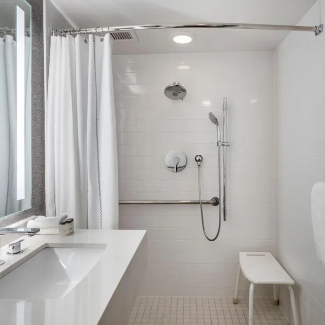 جناح بسريرين مزدوجين بغرفة نوم واحدة مع أريكة، Sheraton Suites Old Town Alexandria 7/9
