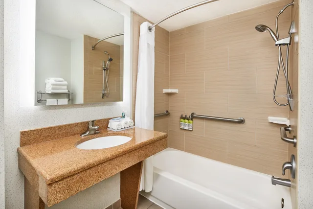 غرفة بسرير مزدوج لذوي الإعاقة، Holiday Inn Express & Suites Jacksonville SE- Med Ctr Area 3/4