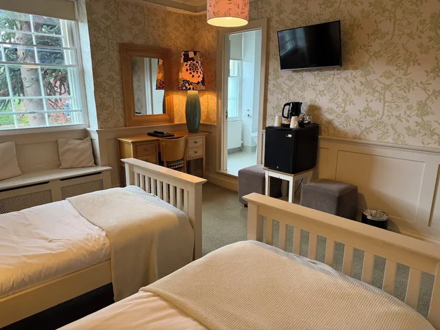 Standard, Twin Beds, Bathtub, The Old Orleton Inn 3/8