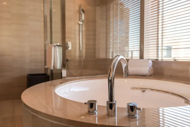 جناح بسرير كينج، Oriental Hotel 5/8