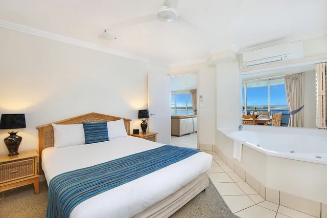 3 Bedrooms, Apartment, 2 Queen and Twin Beds, Water Front، Watermark Resort 1/5