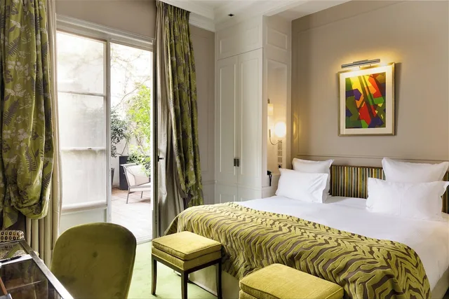 غرفة بريميوم بسرير كوين بشرفة، Le Burgundy Paris 1/3
