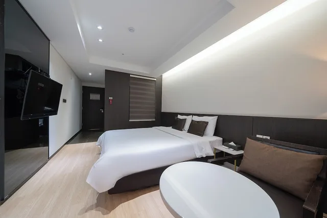 غرفة ديلوكس بسرير مزدوج، Ramada by Wyndham Yongin 7/9