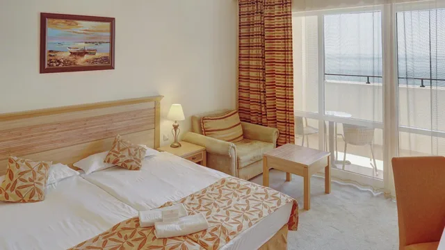 غرفة قياسية بسرير فردي بإطلالة على البحر في طابق مرتفع، DIT Majestic Beach Resort 4/10