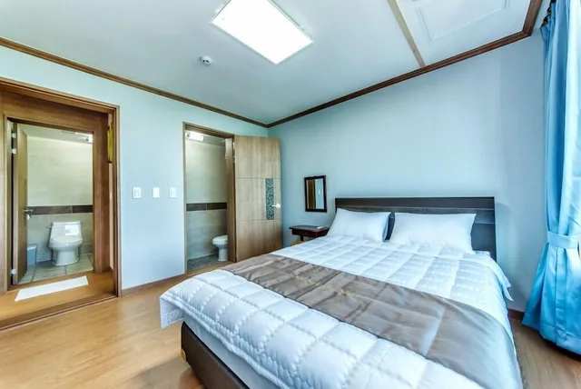 Room, Double Bed, 20 Pyeong، Sea & Wave Pension 2/10