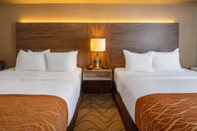 Upgrade, Efficiency, 2 Queen Beds، Comfort Inn North Bay 5/5