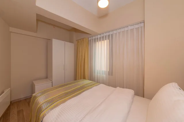 جناح عائلي بسرير كوين وسرير فردي مع أريكة، Feri Suites 6/8