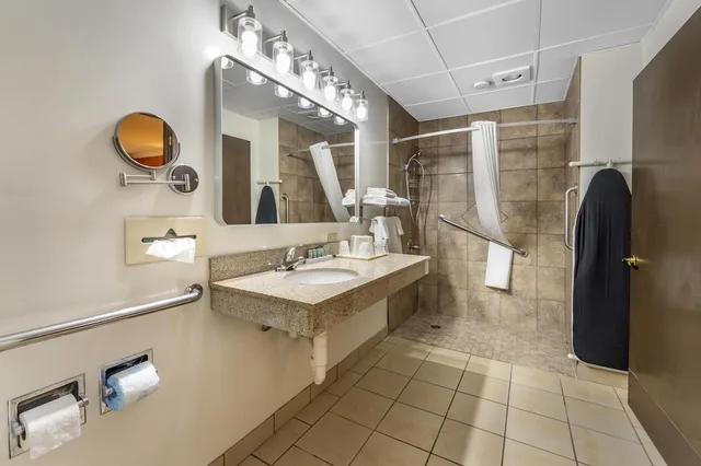 Standard, 2 Queen Beds, Accessible, Best Western Angus Inn 4/4