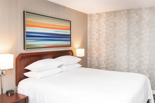 غرفة بسرير كينج، Courtyard Bloomington 4/5
