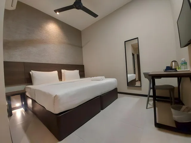 Room, Double Bed, No Window، Miico Hotel Mount Austin 1/1