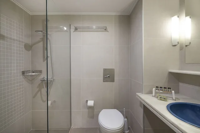 شقة عائلية بسرير كينج وسريرين منفصلين بإطلالة على البحر بغرفتي نوم، Marina Alimos Hotel Apartments 3/4