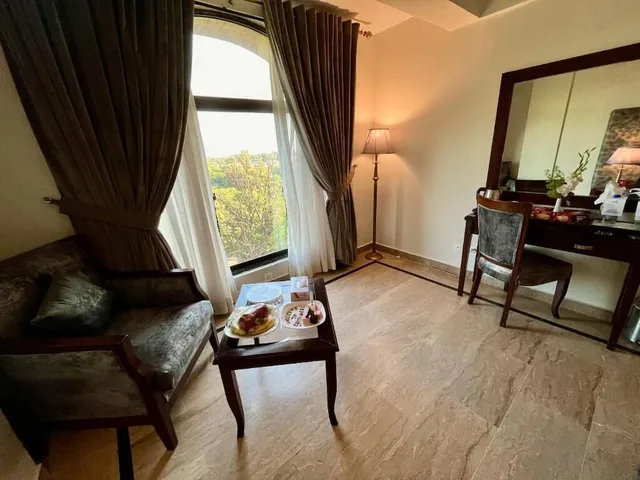 غرفة ديلوكس بسرير كينج، ENVOY CONTINENTAL HOTEL 3/4