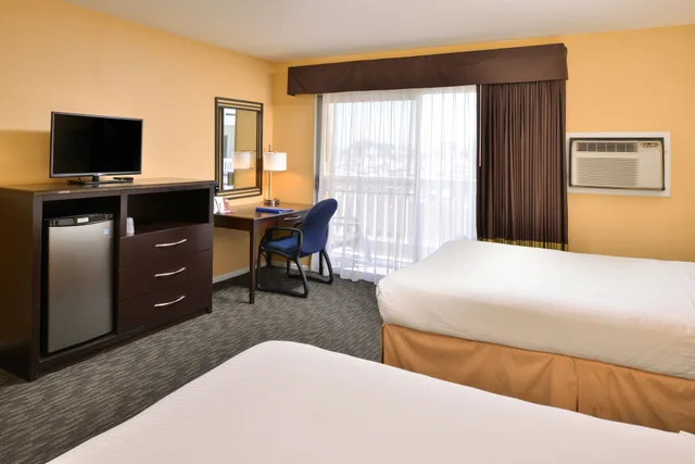 Deluxe, 2 Queen Beds, Harbour View, Dana Point Marina Inn 3/4